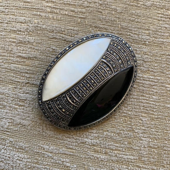 Ross-Simons NWB sterling onyx and mother of pearl pin - Picture 5 of 5